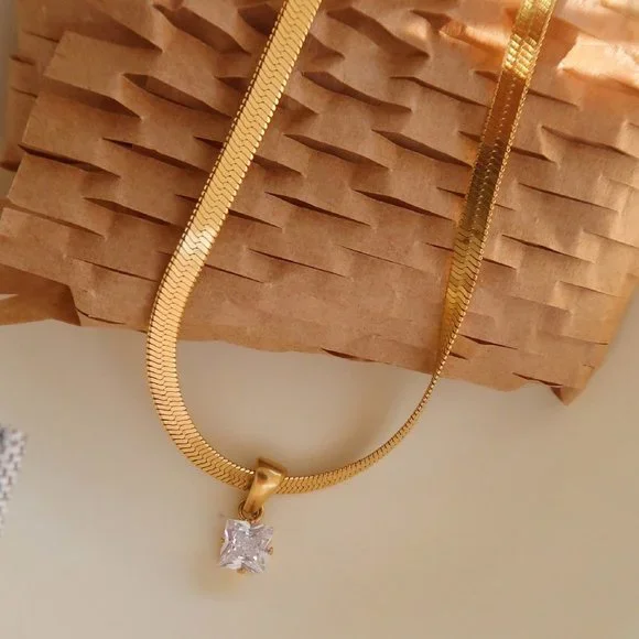 #NEW 18K Gold Plated 2CT Solitaire Diamond Flat Herringbone Necklace - Picture 3 of 4